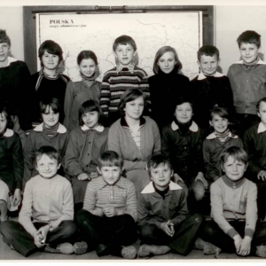 8. Uczniowie klasy IV, 8 kwiecień 1981 r. (SP Brudzędy)