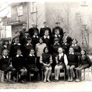 67. Klasa VII w roku szkolnym 1969/70 z wychowawcą Wacławą Lewicką.