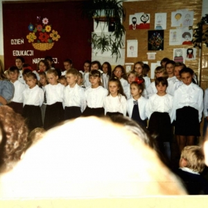 174. Występ dzieci podczas Dnia Nauczyciela (13 października 1994 r.)