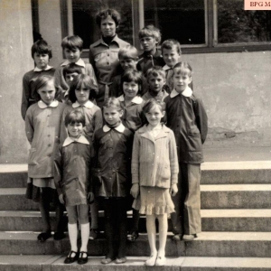 110. Klasa III z wychowawcą B. Jankowską w roku szkolnym 1979/80.