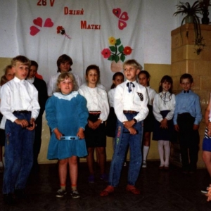 150. Przedstawiciele Samorządów klasowych podczas prezentacji programu dla zaproszonych mam. (26 maja 1993 r.)