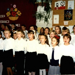175. Występ dzieci podczas Dnia Nauczyciela (13 października 1994 r.)