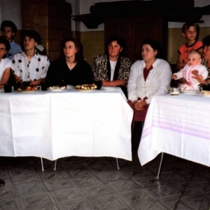 152. Mamy uczniów podczas obchodów Dnia Matki (1 czerwca 1993 r.) 