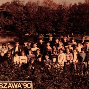 136. Park Łazienkowski. Grupa uczniów klas IV-VIII z opiekunami (13-14 października 1990 r.) 